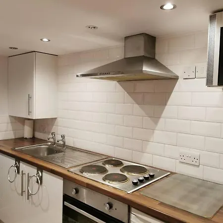 Private Garden Apartment With Secure Parking Southport Exterior photo