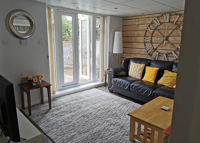Private Garden Apartment With Secure Parking