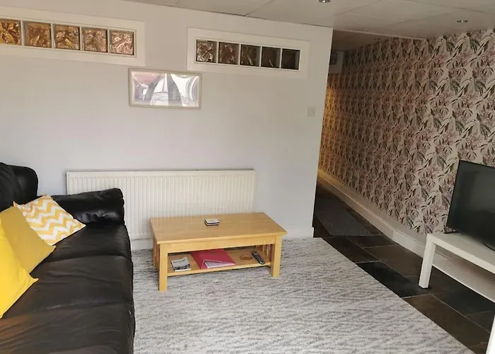 Private Garden Apartment With Secure Parking